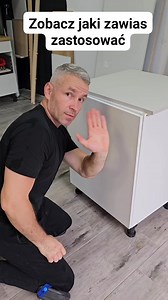 680K views · 4.7K reactions | Zobacz jaki zawias zastosować, zawias 155° zerowy uskok do drzwi szafek z szufladami wewnętrznymi lub tackowymi austriackiej firmy BLUM. Zawias posiada zintegrowany system BLUMOTION, który zapewnia delikatne i ciche zamykanie drzwi. #stolarz #zawias #meble #wskazówki #porady #stolarstwo | DIY design | Facebook