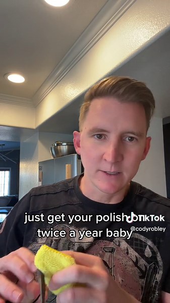 How to Fix Discolored Eyeglass Frames Easily