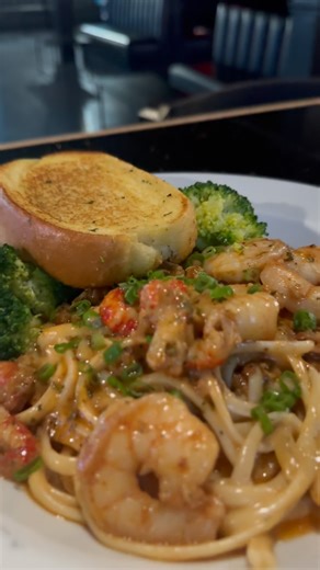Cajun Seafood Pasta with Shrimp and Crawfish tails linguine pasta tossed in a mild Cajun Alfredo sauce severed with broccoli and garlic bread. #cookingwithchefanthonysmackinllc #cooking #food #kultureon1st | Cooking with Chef Anthony Smackin LLC