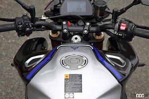 ヤマハMT-10はバイクと一体になれる吸気サウンドにこだわった。デジタル音源を聴きアナログ音を作り上げる斬新な発想で実現 | clicccar.com