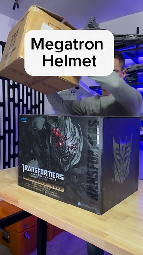 69K views · 1.8K reactions | Unboxing the Megatron Helmet #unboxing #transformers #megatron #asmr #reels | polskihussar | Facebook