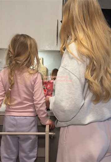 Just 2 girls making our late night sweet treat 💕🍫 I’m not sure which one of us loves chocolate more?!