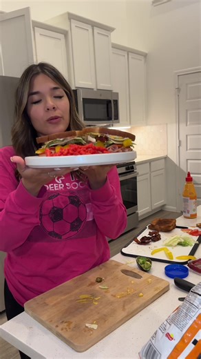 How to Make Delicious Homemade Sandwiches with Bacon and Avocado