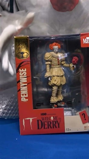 Pennywise is Back! 🤡🎈 #horror #pennywise #welcometoderry #stephenking #unboxing