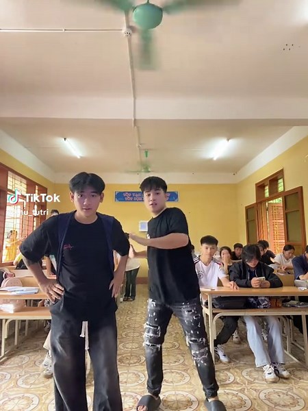 Năm Cuối và Những Kỉ Niệm Đáng Nhớ