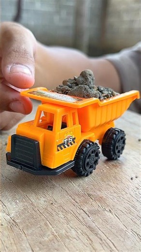 Heating marbles until they shatter using a wobbly truck and Frozen #marbles #toys #experiment #wo...