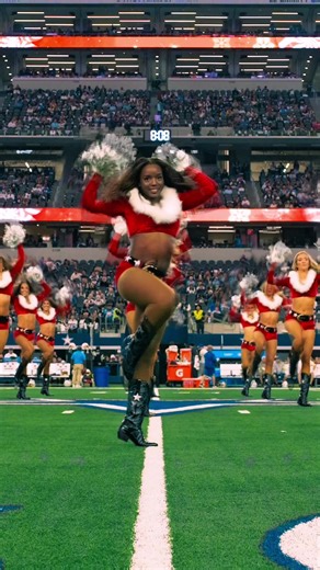 Dallas Cowboys Cheerleaders Christmas Performance 2023