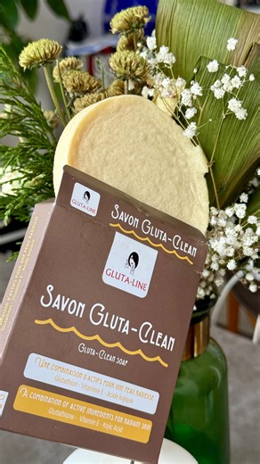 Glutacosmetic on Instagram: "Nous vous présentons GlutaClean, un savon révolutionnaire qui combine le glutathion, l’acide kojique et la vitamine E pour transformer votre peau., ces trois actifs puissants travaillent ensemble pour neutraliser les radicaux libres, réguler la mélanine et nourrir votre épiderme en profondeur., une peau plus lumineuse, des taches estompées et un grain de peau affiné dès les premières semaines.. GlutaClean convient à tous les types de peau et respecte l’équilibre natu