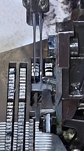 Cara seting jarum mepet ke tatakan mesin obras. #fyp #edukasi #sewing #jangkauanluas | Tisna