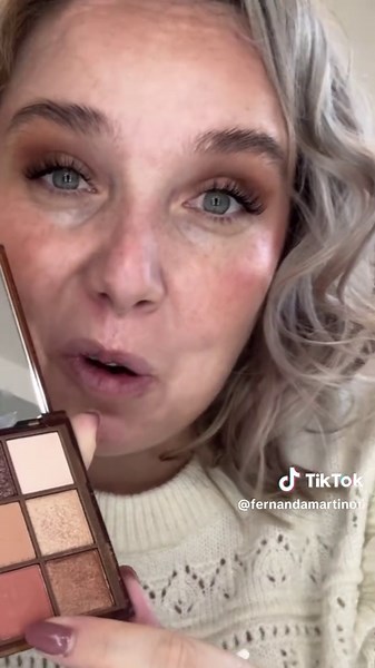 Aprendiendo a maquillarme poco a poco 🫣🔥 Me encanta esta paleta de FARMASI 😍 Cómo me quedó el look? 😅 Sean sinceras, las leo en los comentarios.