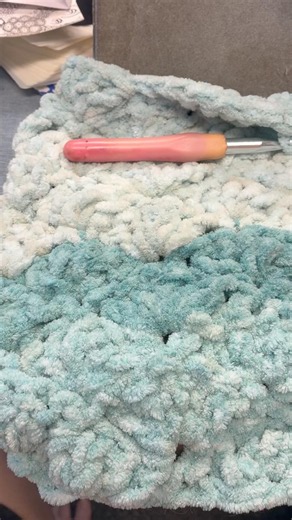 Easy Double Crochet Shell Stitch Pattern Aquamarine Bernat Baby Blanket Chunky yarn #crochet