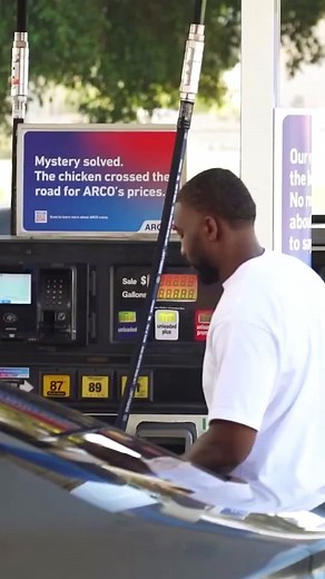 Giving strangers wallets FULL of cash #prank #pranks #troll