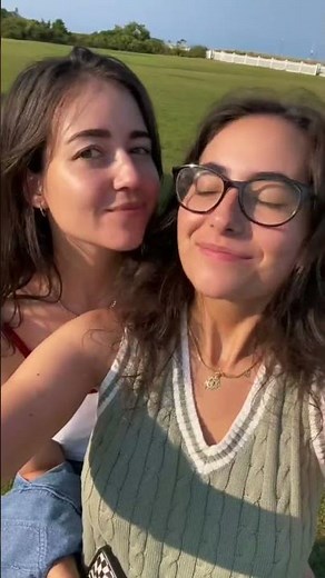 Mom and Daughter #kissing #wlw #lesbian