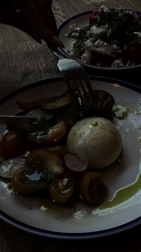 New summer dishes at the evening menu at Union City! PEACH, TOMATO, BURRATA WATERMELON FETA SALAD #fyp #copenhagen #summer #copenhagenfood #foodlover #foodtok #restaurant #satysfying