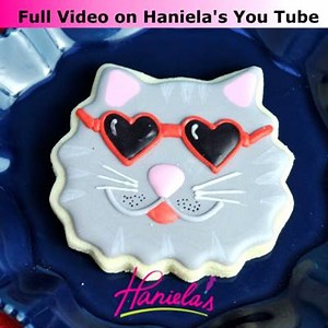 Cat Cookies ... Meow Step by step tutorial on my you tube channel https://www.youtube.com/watch?v=Th49emrf6l4&t=2s #hanielas #cookies #valentinesday #decoratedcookies #cookiedecorating #recipe | Haniela's
