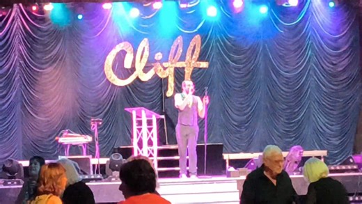 Our Simply Pontins tour gets off to a "swinging 60's start !" | Crossways Travel