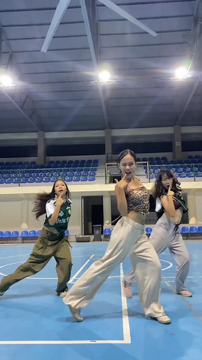 Spaghetti dance cover 🍝#leeserafim #fypシ゚ #fypviral | Cristal Joy Guerero