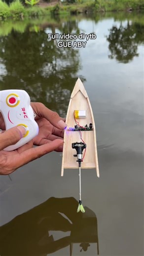 Cara Membuat Perahu Mini dari Mesin Helikopter