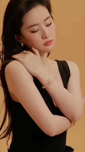 liu yifei biography, lifestyle, career, film, drama, early life, personality, award, crystal liu 刘亦菲