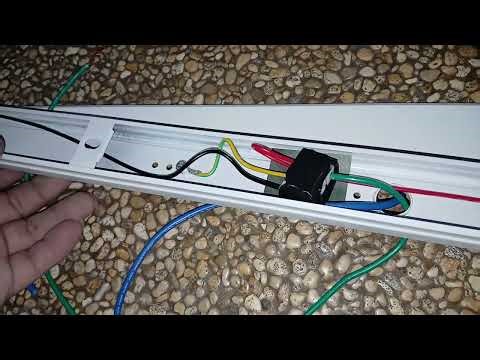 ASSEMBLY T8 LED LIGHT HOUSING.