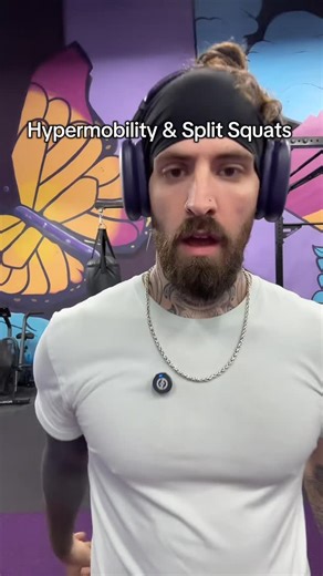 Hypermobility & Split Squats Here’s how I’d recommend to progress them: TRX. Body weight. Weight. More Weight. Back leg up variation. Take your time and control it! Feel the muscles doing thier job! Hope this video was helpful! Questions or comments? Leave them down below! Thank you for the support! Have a lovely day! #splitsquats #ehlersdanlos #hypermobility #hypermobileehlersdanlossyndrome | Brandon Blinn