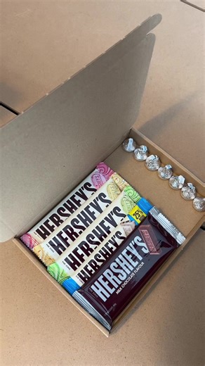 #hersheys #american #americanhersheys #asmr #packwithme #hannanshampers #choccies #foryoupage #foryou #fyp #viral