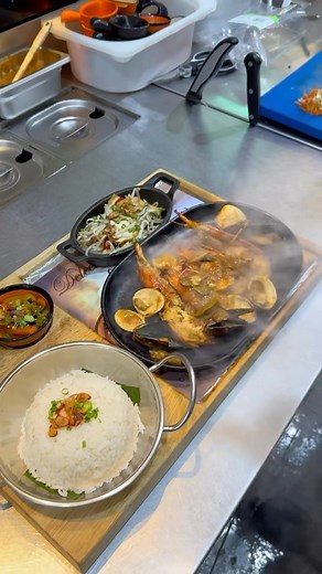 2.9K views · 32 reactions | THE ULTIMATE SHELL ON SIZZLING PORTUGESE KRISTANG' #shellon #sizzling #czrestaurantgroup #dglobalcuisinebychefzubirecograndeur #dglobalcuisinebychefzubirsetiaecopark #botanicadelishbychefzbir #lamangrillshahalam #lamangrillkajang #andorrabychefzubir | Chef Zubir Zain | Facebook