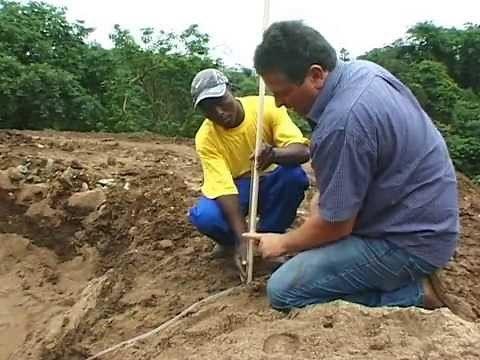 Installation of a fibreglass swimming pool