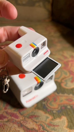 👉 https://amzn.to/3KkkW4T (affiliate) I found the keychain instant cameras on amazon if you’re interested. | knoptop