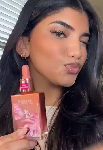 A glow that multitasks. ✨ Infused with skin-loving ingredients, Butter Glow Blushing Serum moisturizes, and leaves your skin with a natural, dewy flush all in one drop. 💖 Available at physiciansformula.com. 🎥: @riya ʚɞ #PhysiciansFormula #cleanbeauty #physicianapproved #fyp #foryou