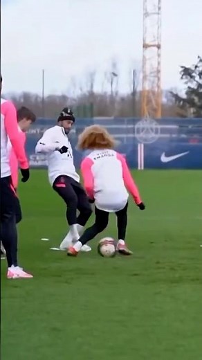 🤣 Xavi Simons on THAT Neymar nutmeg #neymar #neymarjr #footballskills #tottenham