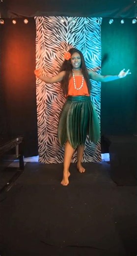 Mele Kalikimaka Hawaiian Hula Christmas Dance フラダンス