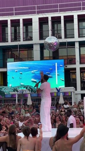 A little ‘I Know You’ acapella moment Ibiza Rocks 🌴