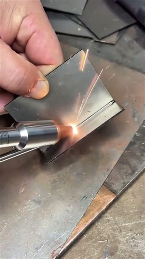 The process of welding a steel bar to create a pattern on the welded steel bar #ironwelding #shorts