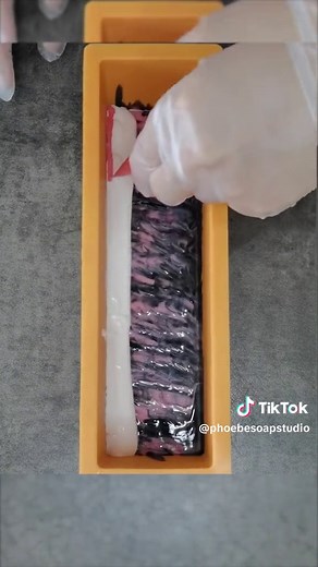 #artisansoap #soap #fypシ #satisfying #bestsoap #soapmaking #handpoured #supportlocal #soapchallenge #supportsmallbiz #handmade #coldprocesssoap