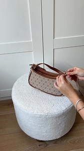 ✨ Tek çantayla çok yönlü stil: Farme Monogram! 👜 İkonik monogram deseniyle öne çıkan Farme Baget & Çapraz Çanta, hem gündüz hem gece şıklığına uyum sağlar. | Shule