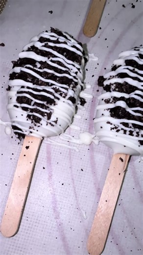 Cookies and Cream Cakesicles Recipe