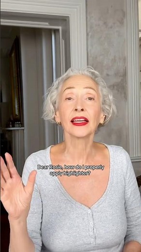 How To Apply Highlighter (Makeup Artist-Approved)