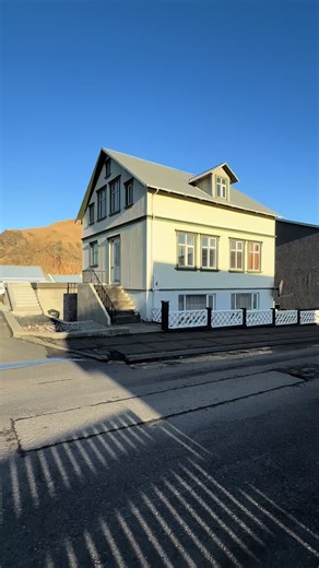 Faxastígur 4 🏡 miðhæð Frábær fyrsta eign Verð 34.900.000 Linkur á eign: https://eyjaeignir.is/soluskra/eign/856978