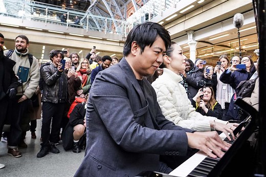 In Video: Watch pianist Lang Lang perform at St Pancras station