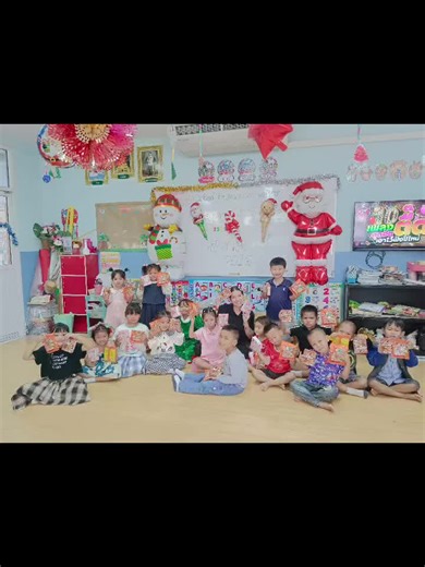 จับฉลากแลกเปลี่ยนของขวัญ🎁 เด็กๆลุ้นและตื่นเต้นกันมากๆเลย🎉 แล้วพบกันใหม่นะปี 2569 #ราชบุรีไม่ได้มีดีแค่โอ่ง🤫 #คุณครูอนุบาล #การเรียนรู้ของเด็กๆ #ปาร์ตี้ปีใหม่ #เทรนวันนี้