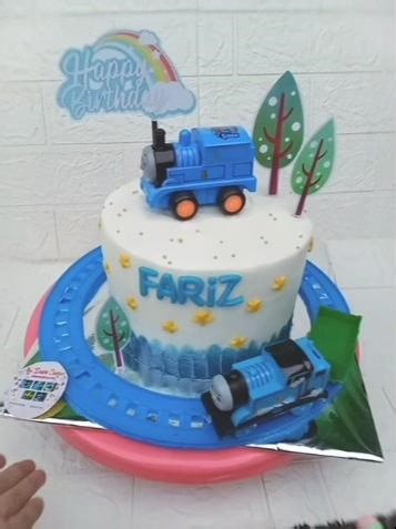 Cake ultah kereta Thomas by Ibu Dedek Cookies