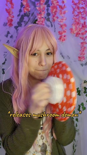 Drop a 🍄 if you like mushrooms!🐸💕#mushroomdance #forestnymph #goblincore #elfgirl #mushroomgirl #hangingmushrooms #homedecor