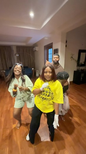 Osasbaby | Brand Strategist on Instagram: "Not @limoblaze_ making me act out of character like this 🙈 If you’ve not gotten your tickets for the Young and Chosen concert in Abuja and Lagos, click the link in @limoblaze_’s bio nowww. You don’t to miss watching me @ibquake’s dancing to this song (yes, I’ll dance. Don’t let me hear pim) My co dancers: @luvly_simi @jemidamina"