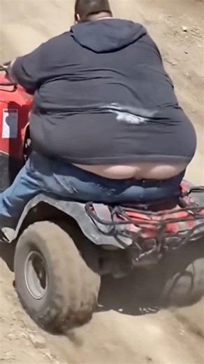 Quad Struggle Turns Hilarious Fail 🔥 #EpicFail #FunnyVideo #Viral #QuadRace