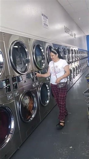 Andamos lavando en lavandería publica...