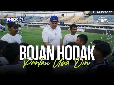 The Participants' Enthusiasm for Training by PERSIB Players and Coaches at the Coaching Clinic