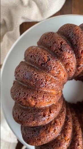 Brown butter banana bundt cake with chocolate chips! Perfect for breakfast or dessert 🍌✨