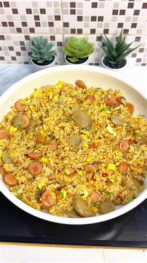 Nasi goreng selalu jadi andalan setiap saat apalagi bumbunya dari bumbu sego yang rasanya medok banget dan enak 👍🏻 varian padang ini bikin nagih banget ✨ #nasigoreng #bumbusego #masakansimple #masakdirumah #resepsimple