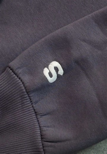 Stylischer grauer Tracksuit für maximalen Komfort